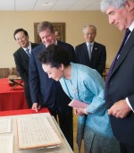 Peng Liyuan looks at manuscripts